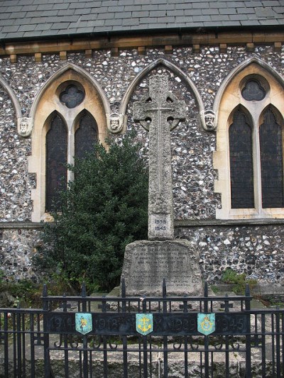 Oorlogsmonument St. Andrew Church #1