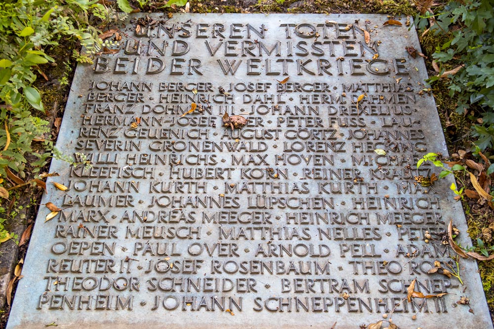 Oorlogsmonument Begraafplaats Blatzheim #4