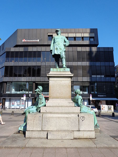 Statue Bismarck - Düsseldorf - TracesOfWar.com