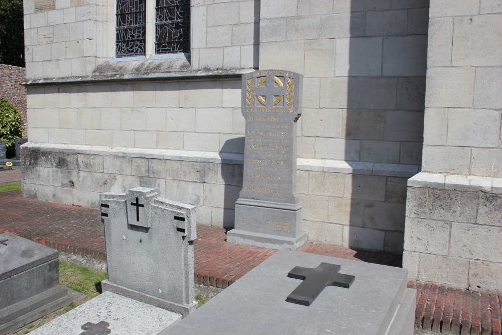 Oorlogsmonument Kerkhof Vurste #2