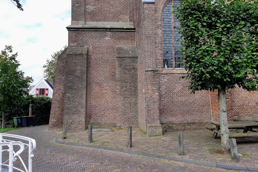 Oorlogsmonument Broek in Waterland #3