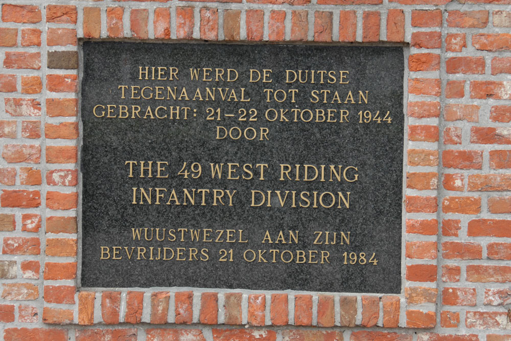 Bevrijdingsmonument met Luchtdoelkanon Wuustwezel #3