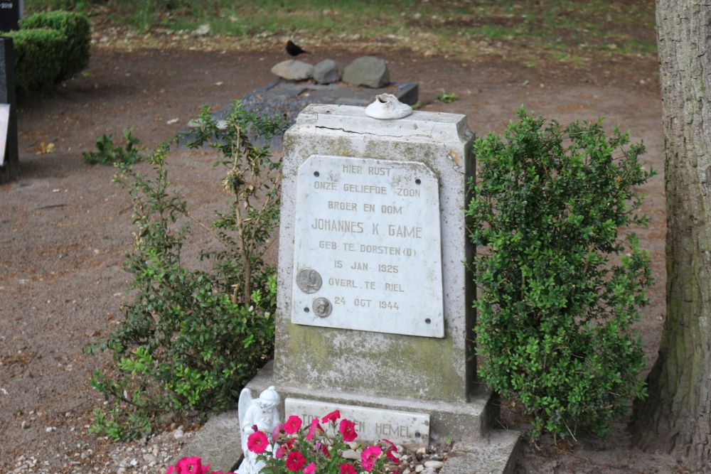 Grave Civilian Casualty Roman Catholic  Cemetery Riel #2