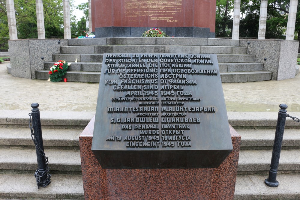 Sovjet Oorlogsmonument Wenen #4