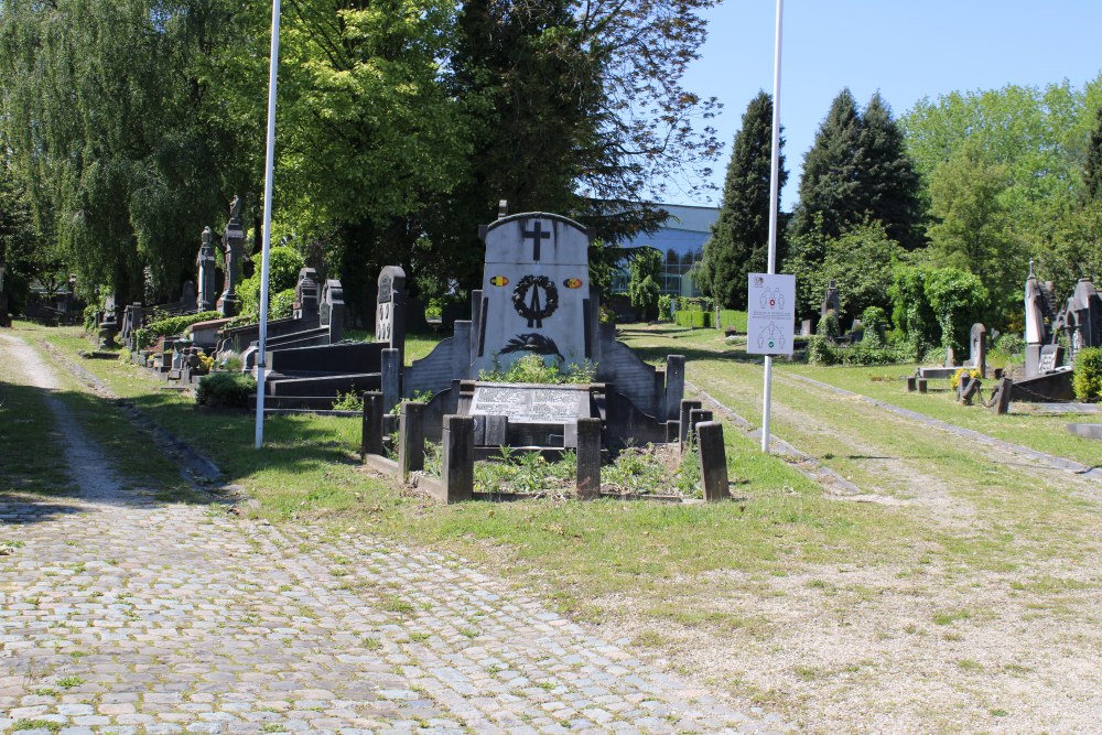 Oorlogsmonument Begraafplaats Sint-Lambrechts-Woluwe #1