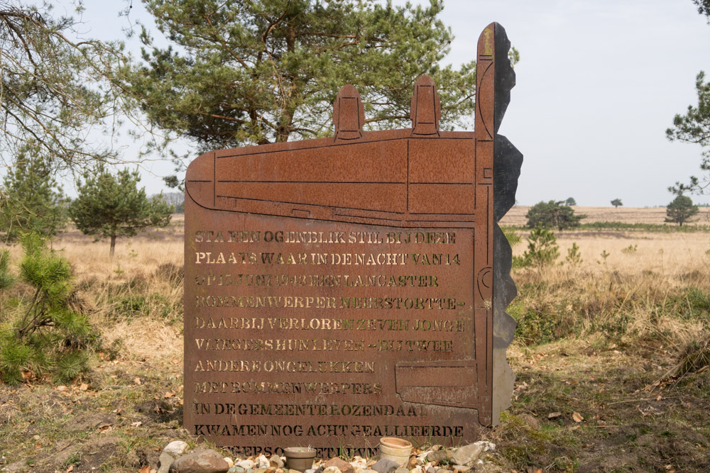 Monument Lancaster R5551