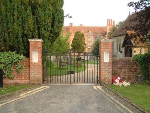 Oorlogsmonument Mapledurham #1