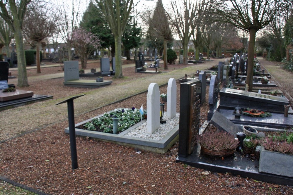 Dutch War Graves Municipal Cemetery Chèvremont #3