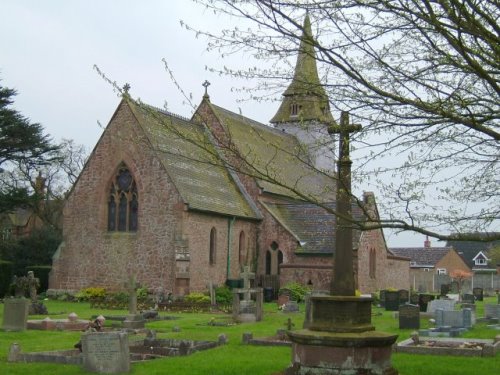 Oorlogsgraf van het Gemenebest St. Luke Churchyard #1