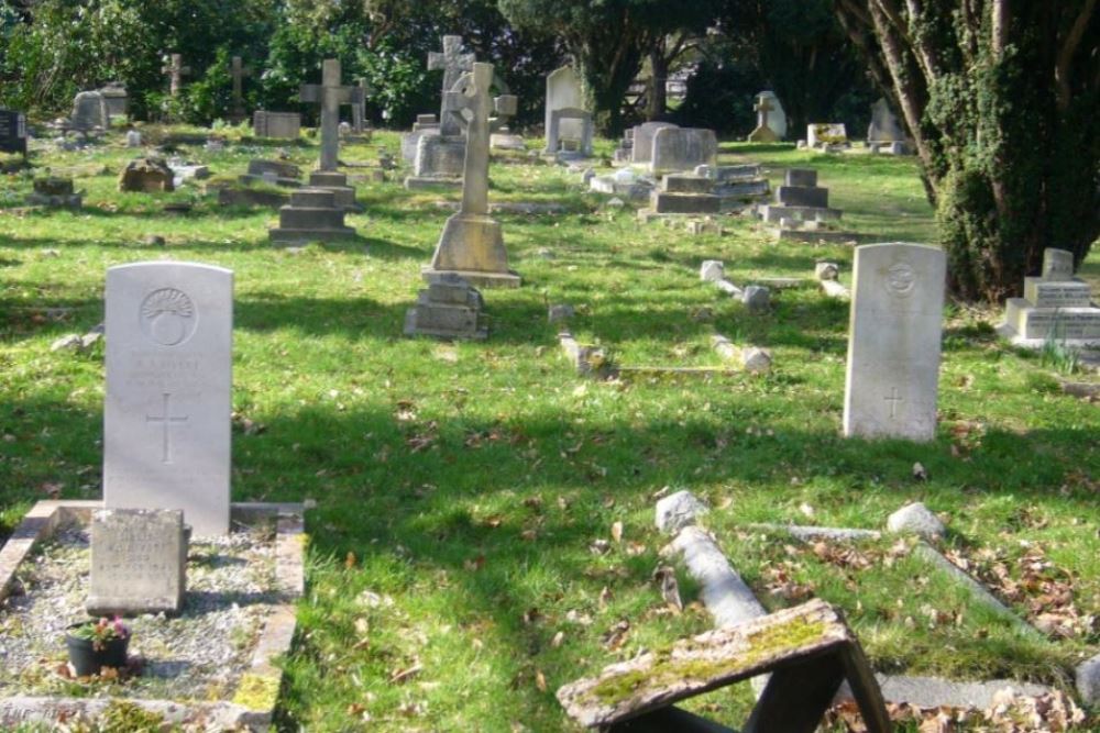 Commonwealth War Graves All Saints Churchyard Extension