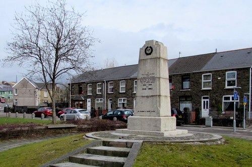 Oorlogsmonument Caerau #1