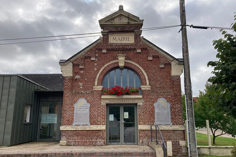 Gedenktekens Oorlogsslachtoffers WW1 Stadhuis Saint-Maxent