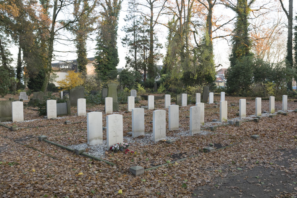 Commonwealth War Graves Lichtenvoorde #1