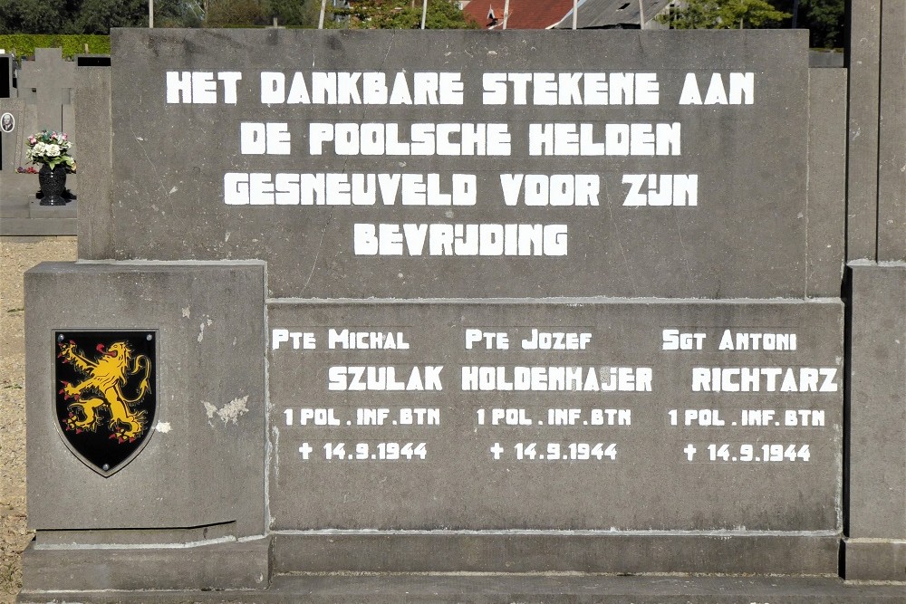 Grafmonument Poolse Militairen Stekene #2