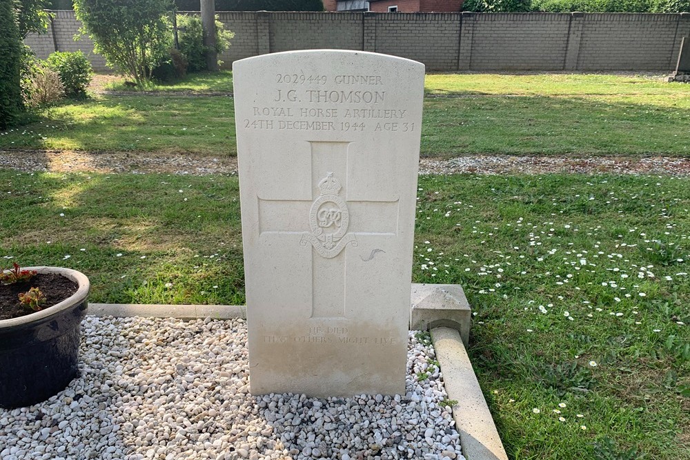 Commonwealth War Graves Roman Catholic Cemetery Born #4