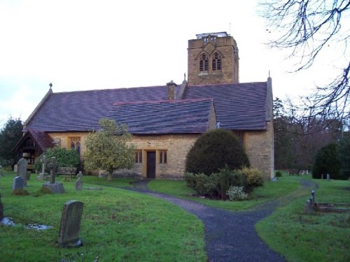 Oorlogsgraven van het Gemenebest Holy Trinity and St. Thomas of Canterbury Churchyard