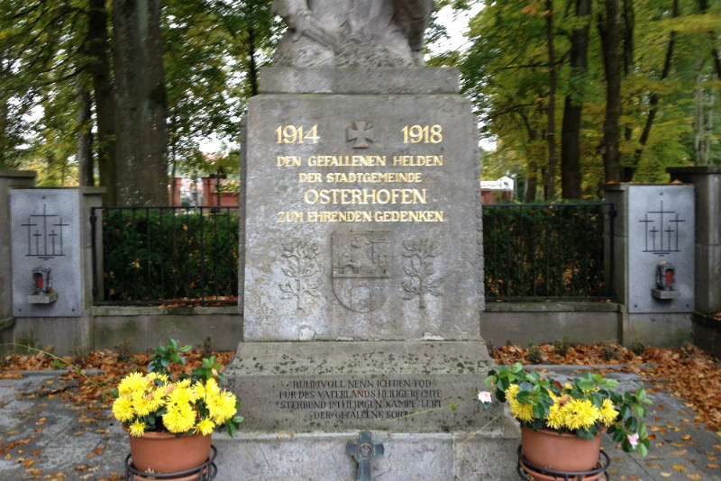 Oorlogsmonument Osterhofen #1