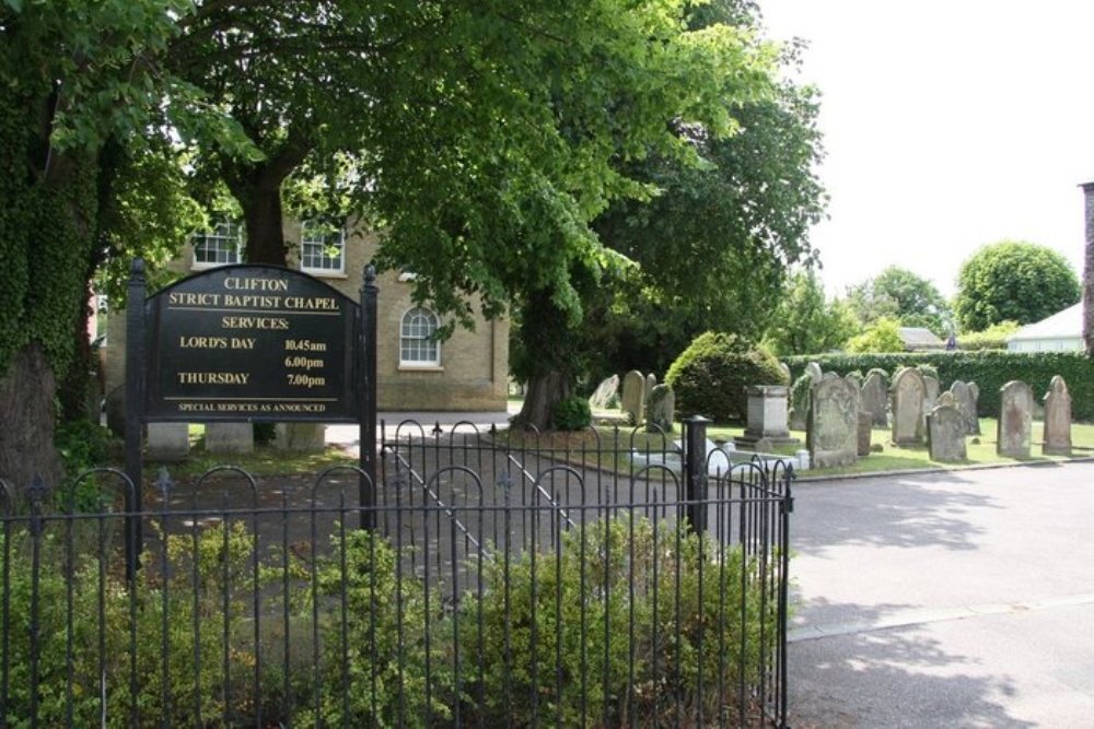 Commonwealth War Graves Clifton Baptist Chapelyard