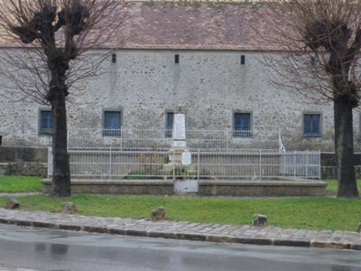 Oorlogsmonument Janvry #1