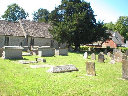 Oorlogsgraf van het Gemenebest St. Giles Churchyard #1