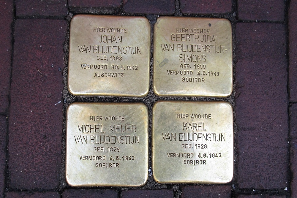 Stolpersteine Kolperstraat 8