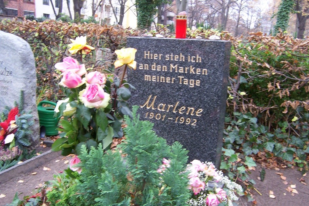 Graf Marlene Dietrich #1