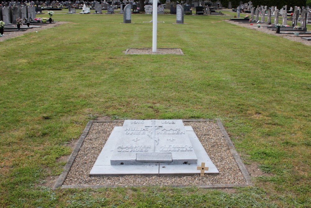 War Memorial Cemetery Houthalen #1