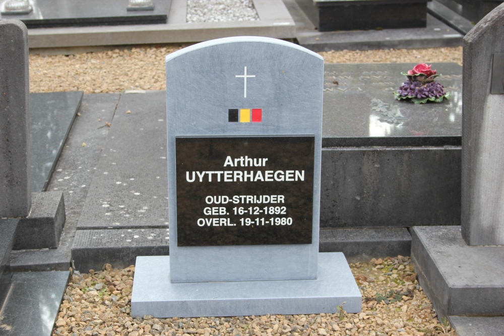 Belgische Graven Oudstrijders Balegem Begraafplaats Krekelberg #2