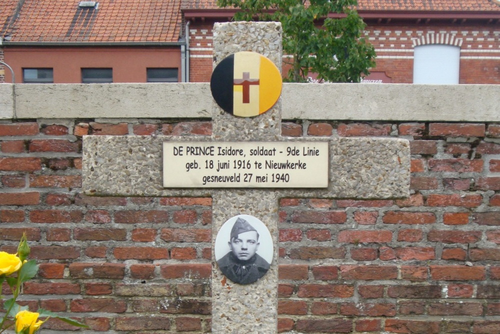 Belgian War Graves Nieuwkerke Churchyard #3
