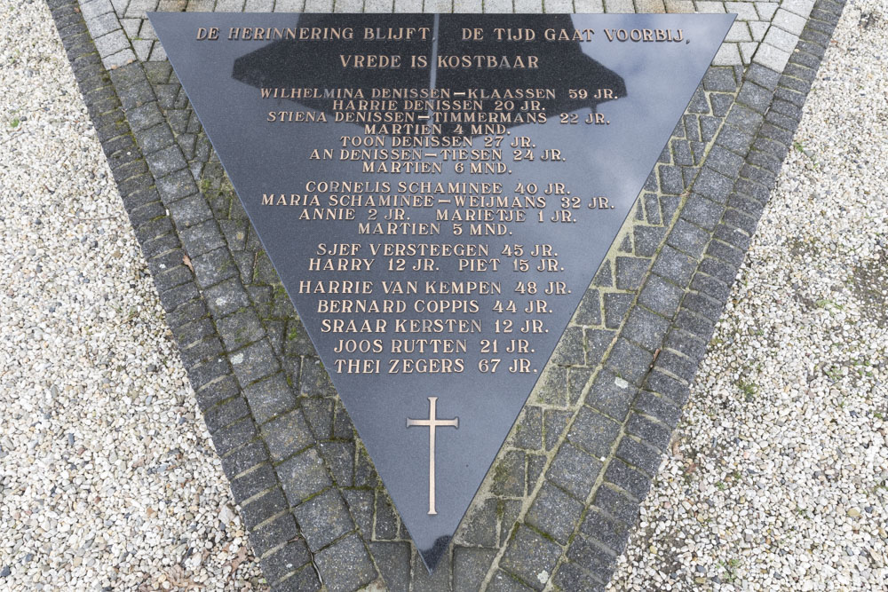 War Memorial Holthees #2