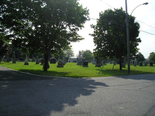 Commonwealth War Grave Varennes Cemetery