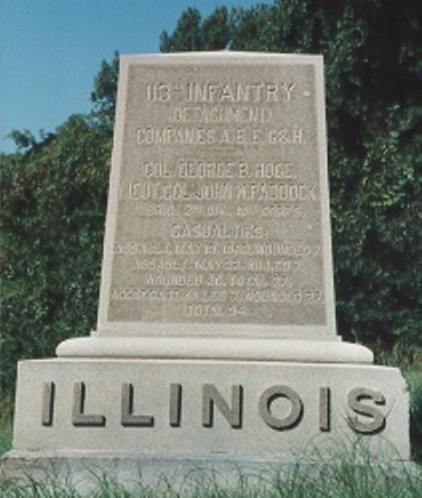 Monument 113th Illinois Infantry Detachment Companies A, B, E, G en H (Union) #1