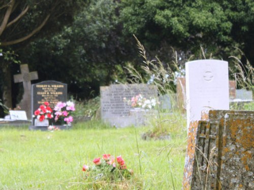 Commonwealth War Graves St John the Baptist Churchyard