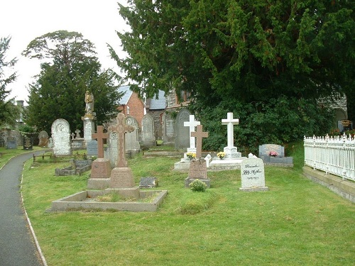 Commonwealth War Grave St. Llyr Churchyard #1
