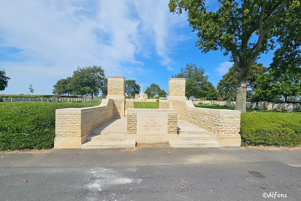 Commonwealth War Cemetery Hottot-les-Bagues #1