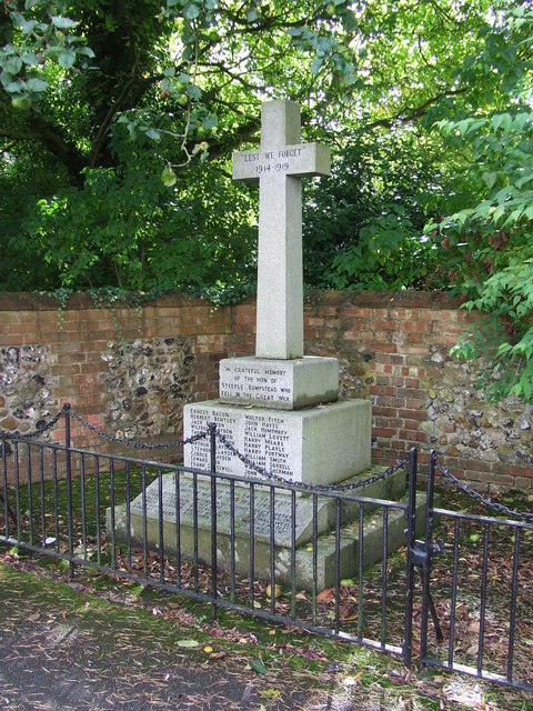 Oorlogsmonument Steeple Bumpstead #1