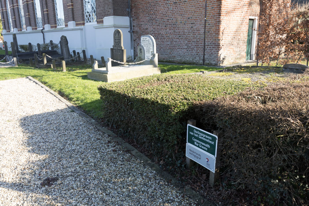 Nederlands Oorlogsgraf Nederlands Hervormd Kerkhof Poederoijen #3