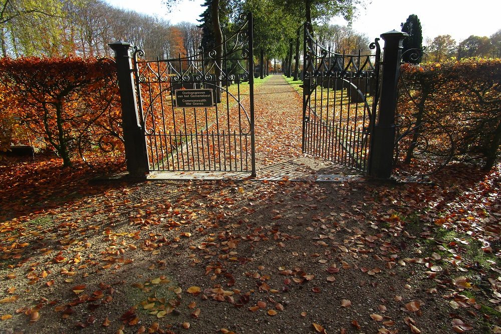 Commonwealth War Graves Oldebroek #1