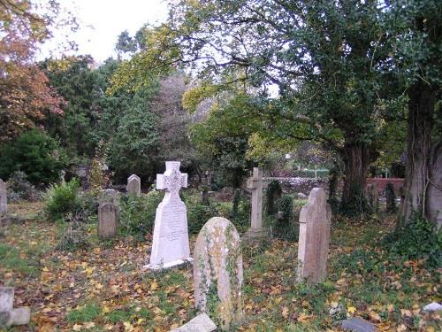 Commonwealth War Graves St. Mary Magdalene Churchyard #1