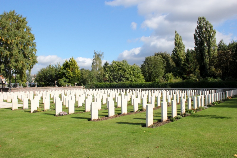 Commonwealth War Graves Bully-les-Mines British Extension