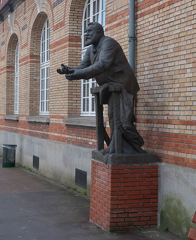 Statue of Jean Jaurs #1