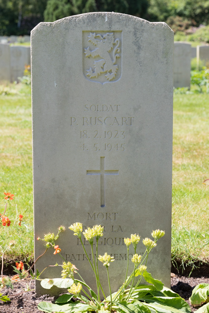 Belgian War Grave Canadian War Cemetery Holten #2