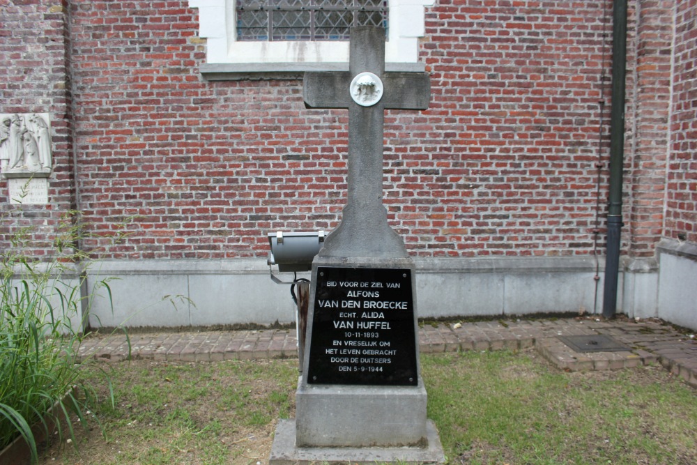 Belgian War Graves Deurle #2