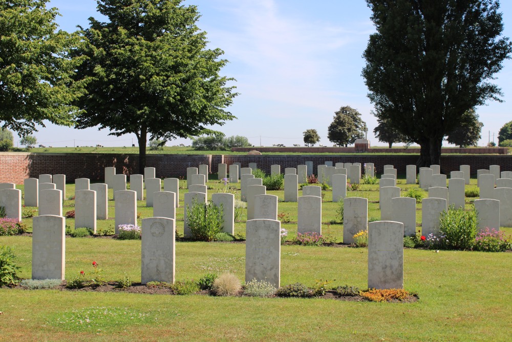 Commonwealth War Cemetery Spoilbank #4
