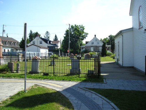 Oorlogsgraf van het Gemenebest Loretteville Village des Hurons Cemetery #1