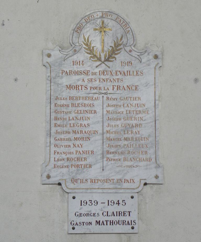 Oorlogsmonument Parochie van Deux-Évailles #1