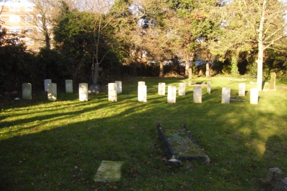 Commonwealth War Graves St. John's Evangelist Cemetery