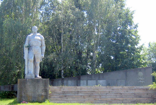 War Memorial Novoselytsya #1