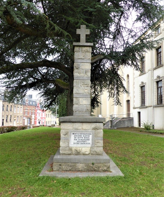 Monument Oud-leerlingen van het Instituut Sainte-Marie #2