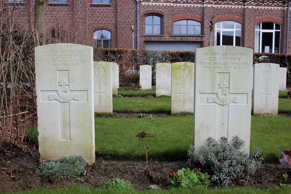 Commonwealth War Graves Loker #4
